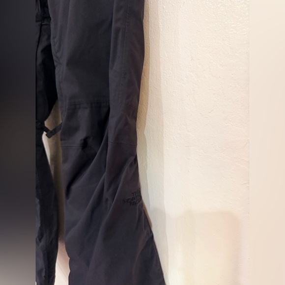 The North Face Women's Black Freedom Insulated DryVent Pants size XS - Picture 10 of 13
